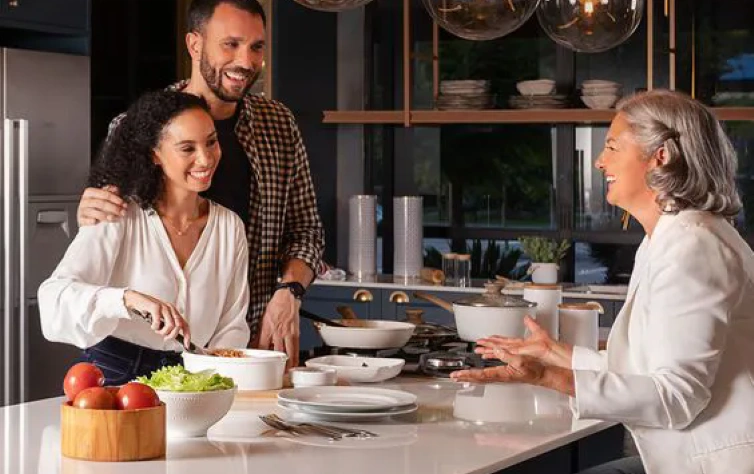 A cozinha costuma ser um local de interação social.